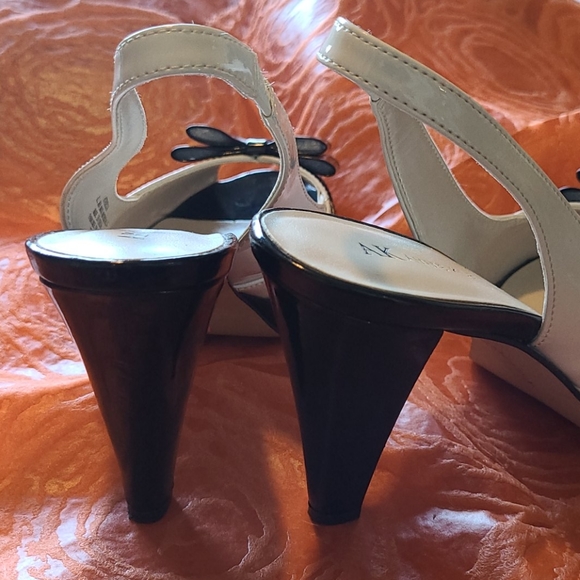 Anne Klein peep toe 4" high heels - Picture 4 of 7
